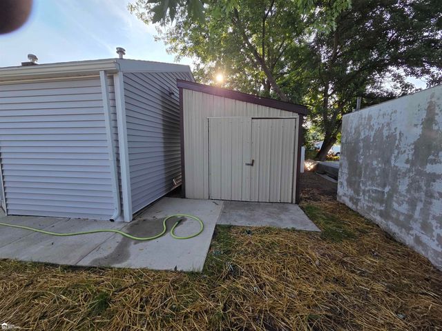 2164 E Whittemore Avenue, Burton, MI 48529