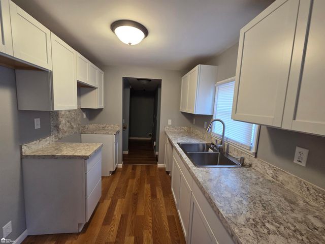 2164 E Whittemore Avenue, Burton, MI 48529