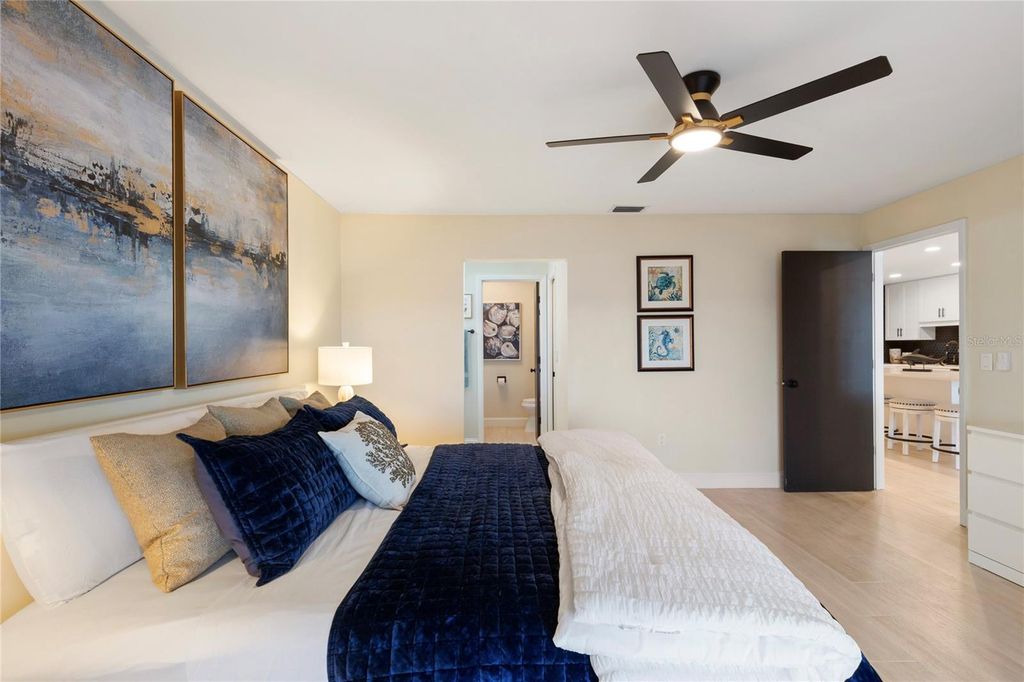 Image 13 of property listing at 3887 CATALINA DRIVE, Bradenton, FL 34210