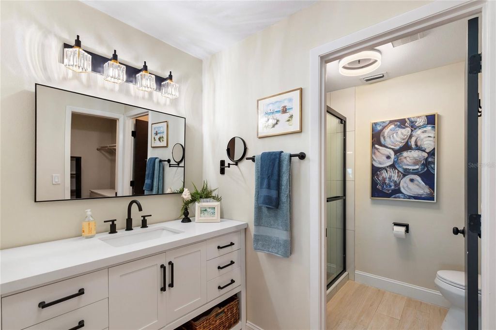 Image 15 of property listing at 3887 CATALINA DRIVE, Bradenton, FL 34210