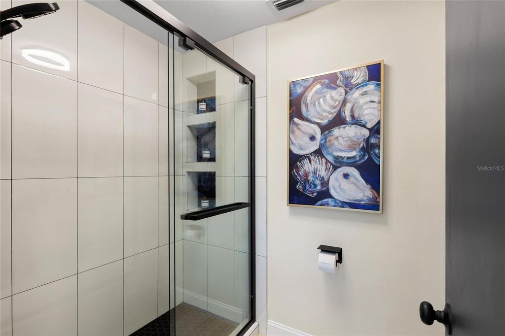 Image 16 of property listing at 3887 CATALINA DRIVE, Bradenton, FL 34210