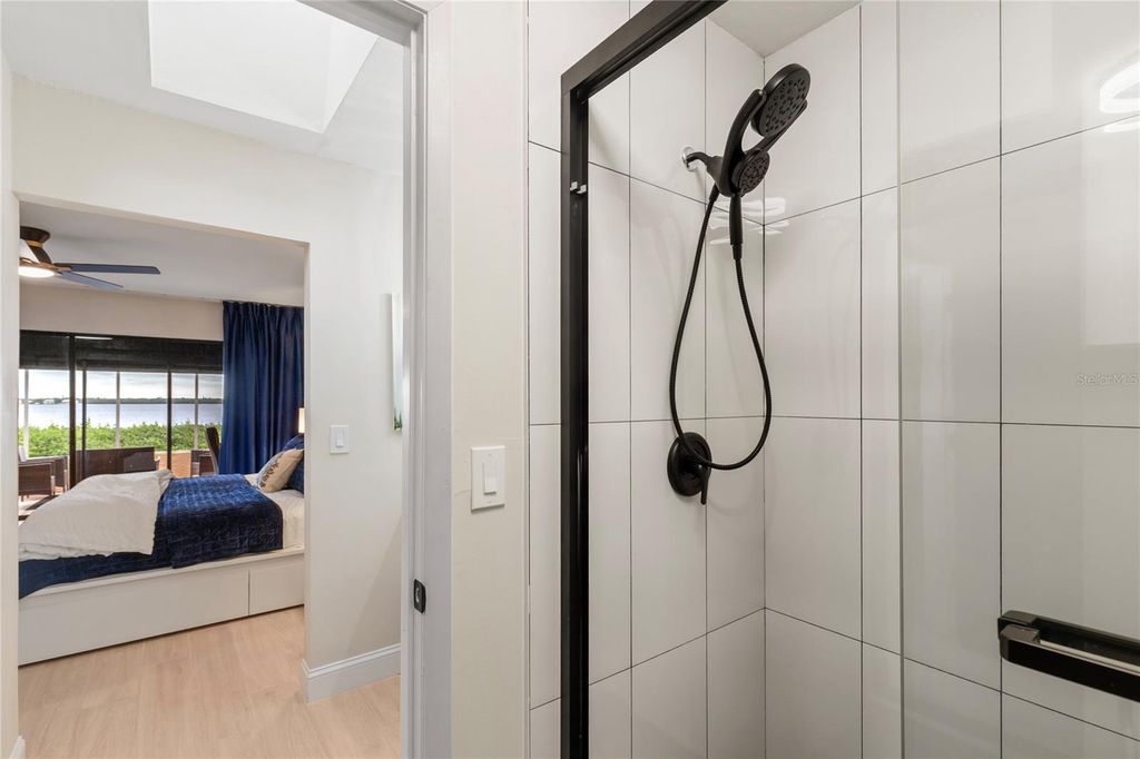 Image 17 of property listing at 3887 CATALINA DRIVE, Bradenton, FL 34210