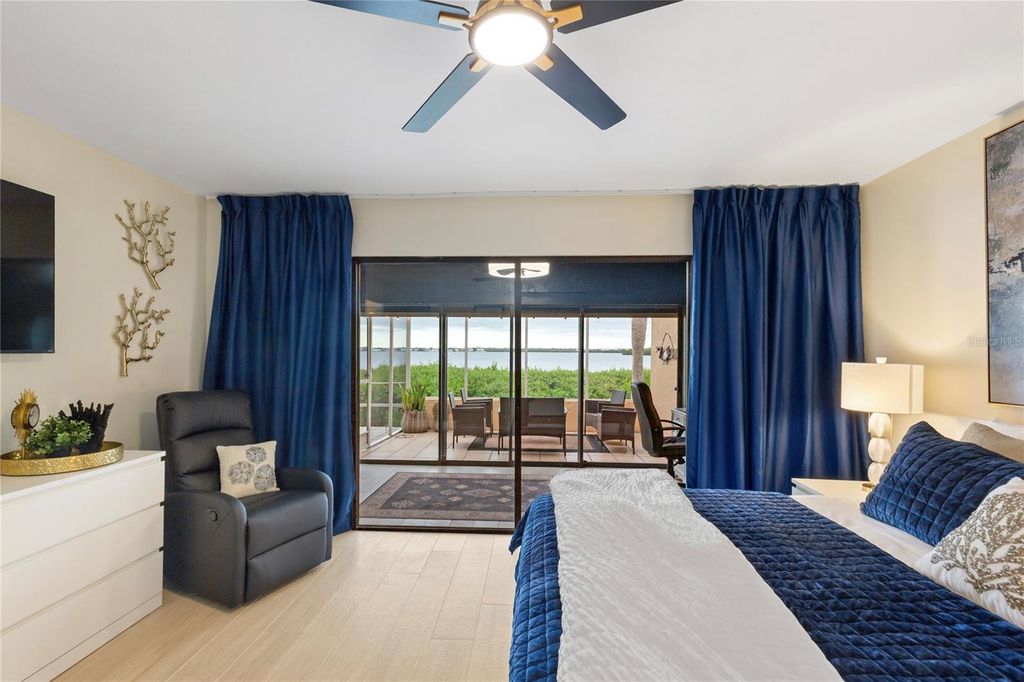 Image 20 of property listing at 3887 CATALINA DRIVE, Bradenton, FL 34210