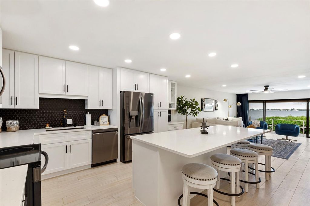 Image 3 of property listing at 3887 CATALINA DRIVE, Bradenton, FL 34210