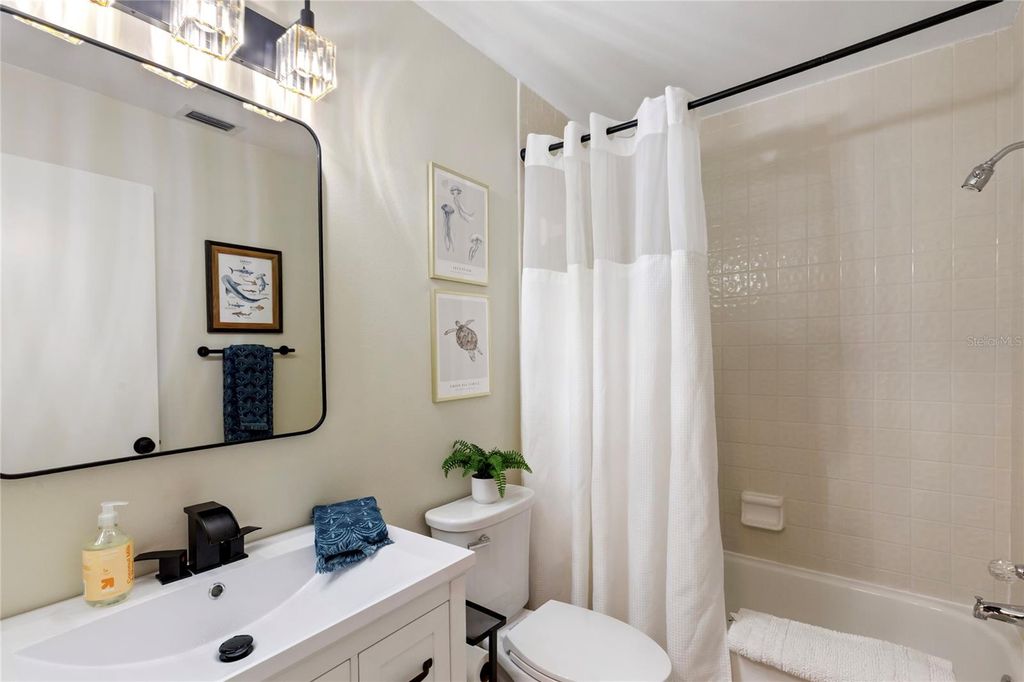 Image 22 of property listing at 3887 CATALINA DRIVE, Bradenton, FL 34210