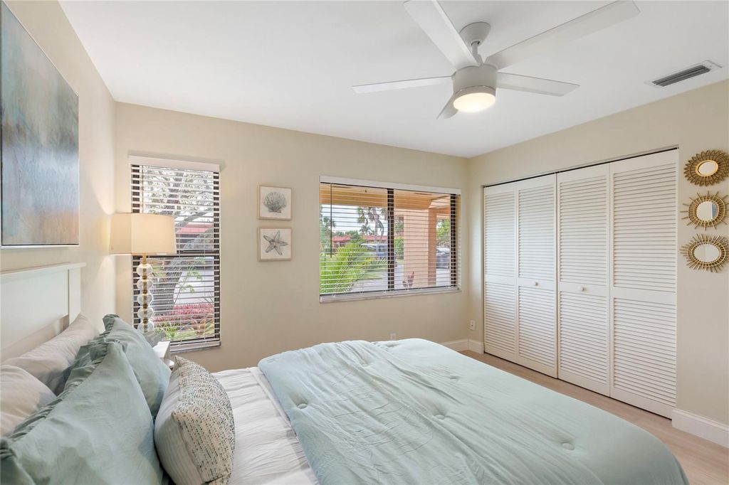 Image 25 of property listing at 3887 CATALINA DRIVE, Bradenton, FL 34210