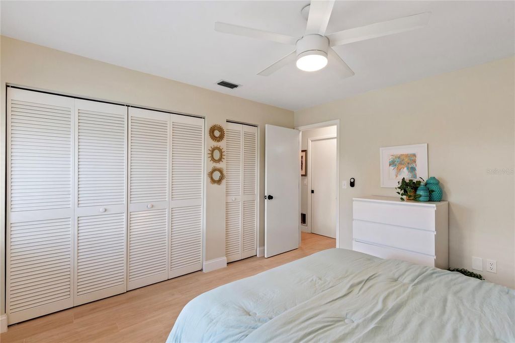 Image 26 of property listing at 3887 CATALINA DRIVE, Bradenton, FL 34210