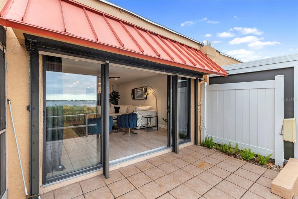 Image 40 of property listing at 3887 CATALINA DRIVE, Bradenton, FL 34210