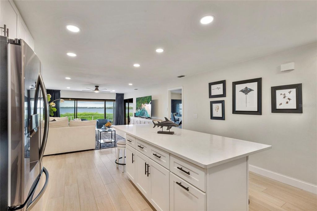 Image 5 of property listing at 3887 CATALINA DRIVE, Bradenton, FL 34210