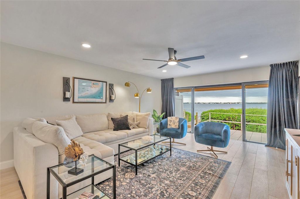 Image 8 of property listing at 3887 CATALINA DRIVE, Bradenton, FL 34210