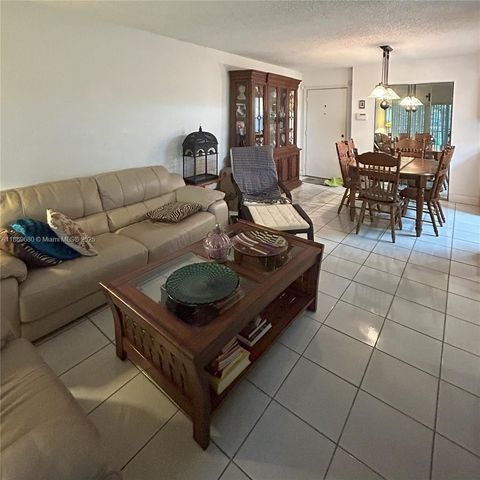 8897 Fontainebleau Blvd 103, Miami, FL 33172
