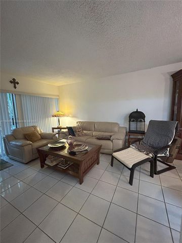 8897 Fontainebleau Blvd 103, Miami, FL 33172