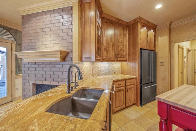 3406 Pebblebrook, Tyler, TX 75707