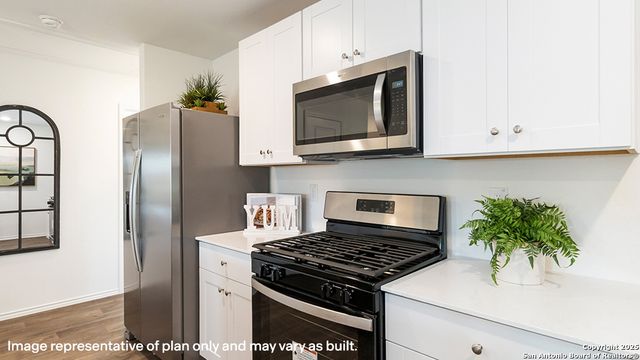 16068 Mahogany Way, Elmendorf, TX 78112