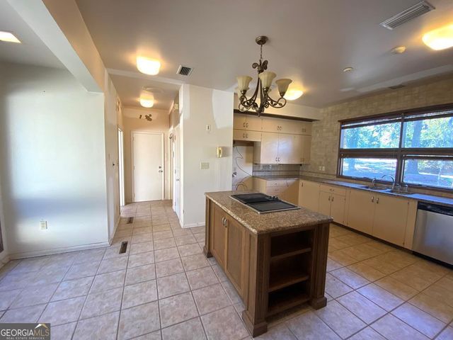 608 Pine Point Circle, Valdosta, GA 31602