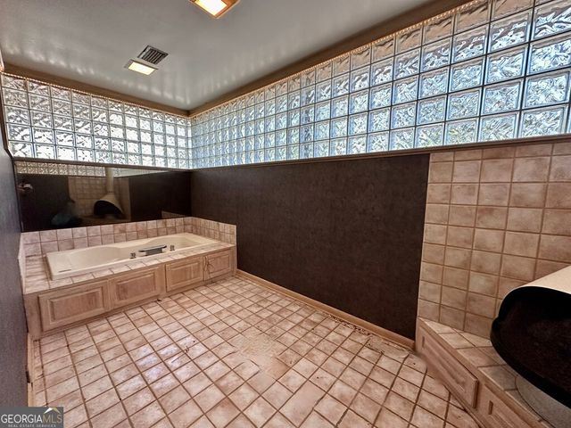 608 Pine Point Circle, Valdosta, GA 31602