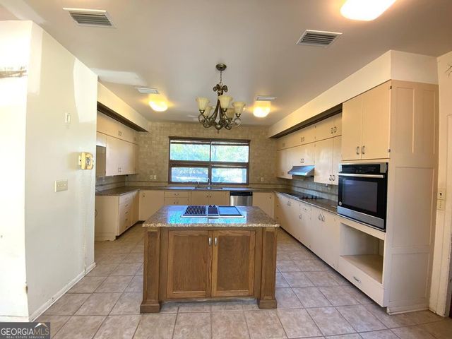 608 Pine Point Circle, Valdosta, GA 31602