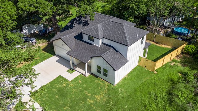 702 W Rochester Street, Terrell, TX 75160