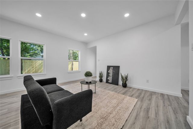 702 W Rochester Street, Terrell, TX 75160