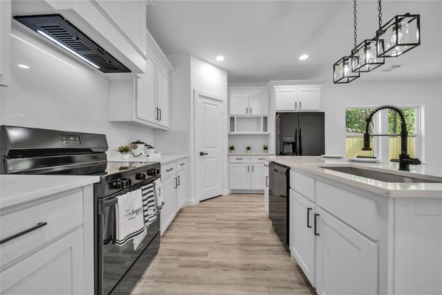 702 W Rochester Street, Terrell, TX 75160