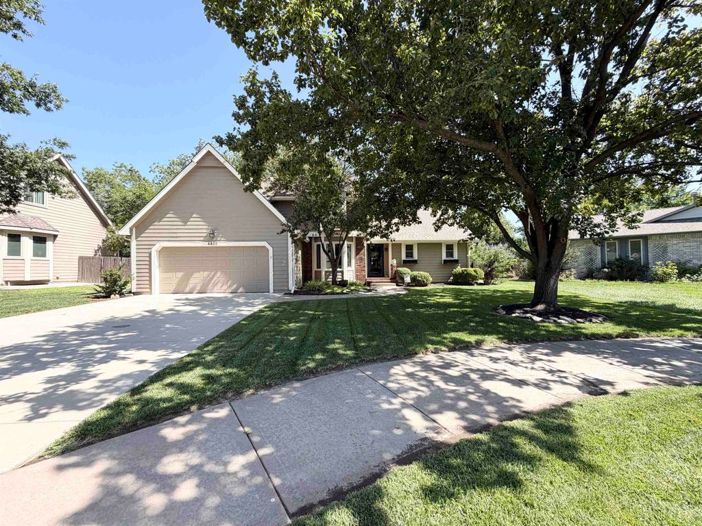 4610 N Farmstead Ct., Bel Aire, KS 67220