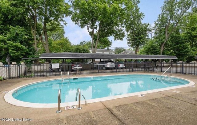 161 Thierman Ln APT 1H, Louisville, KY 40207