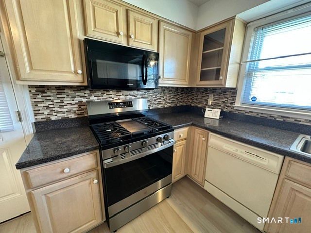 8 Lincoln Avenue, Norwalk, CT 06854