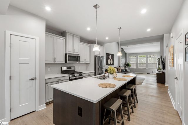 39 Moss Hollow Way, Simpsonville, SC 29680