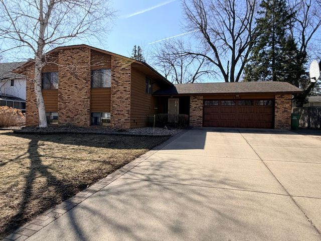 1919 Driftwood Avenue, Worthington, MN 56187
