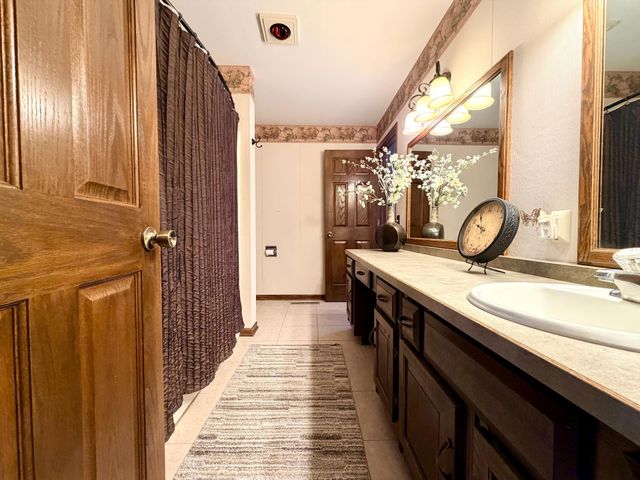 1919 Driftwood Avenue, Worthington, MN 56187