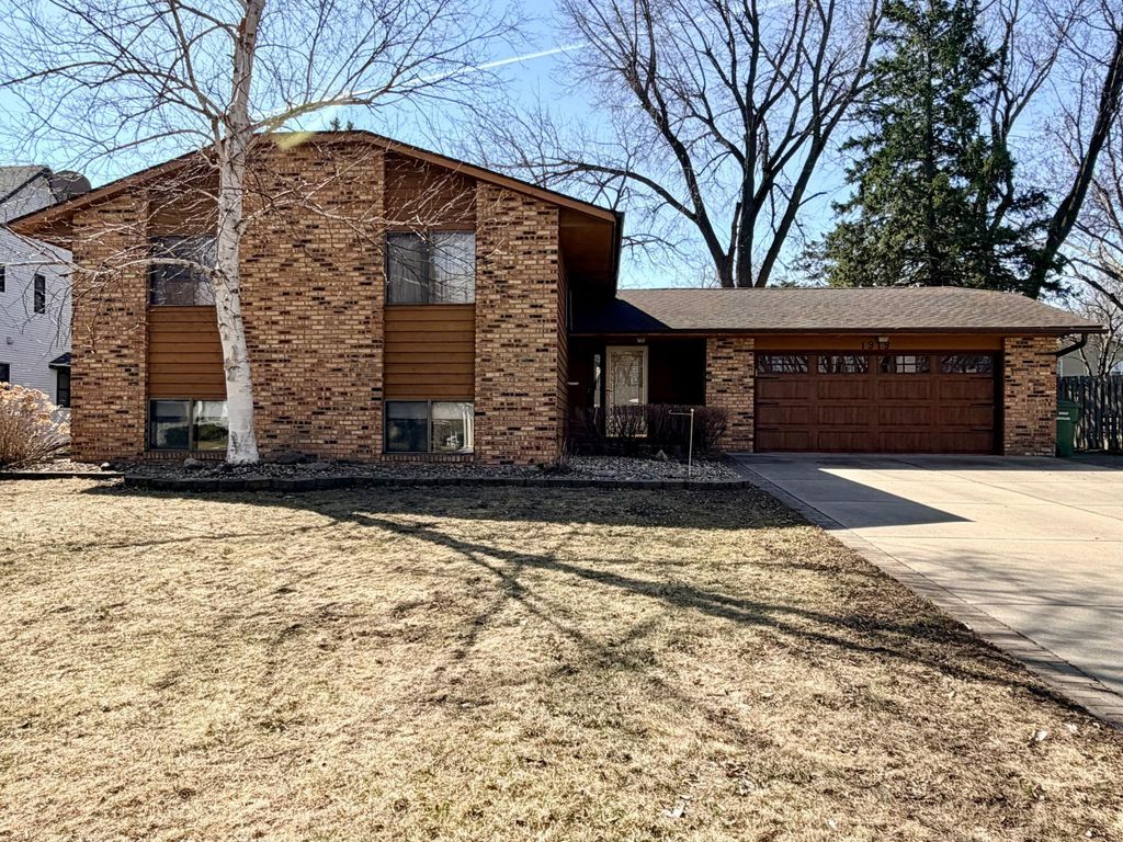 1919 Driftwood Avenue, Worthington, MN 56187