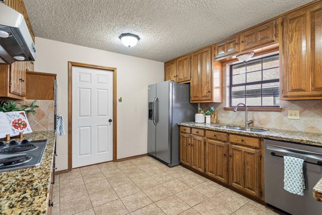 654 Park Lane, Highland Village, TX 75077