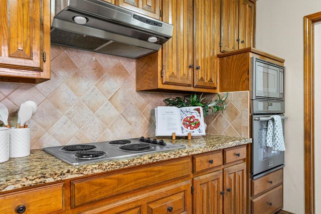 654 Park Lane, Highland Village, TX 75077