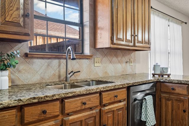 654 Park Lane, Highland Village, TX 75077