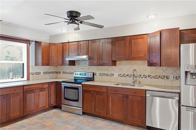 4865 Halwell DR, Virginia Beach, VA 23464