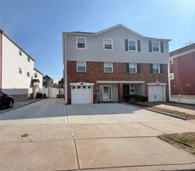 22510 59th Avenue, Oakland Gardens, NY 11364