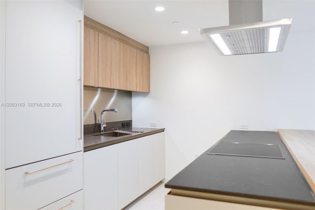 1000 Brickell Plz 4205, Miami, FL 33131