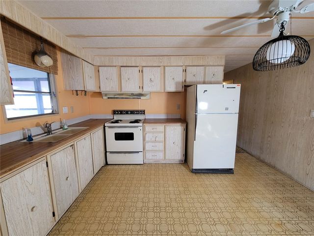 5021 HILL DRIVE, Zephyrhills, FL 33542