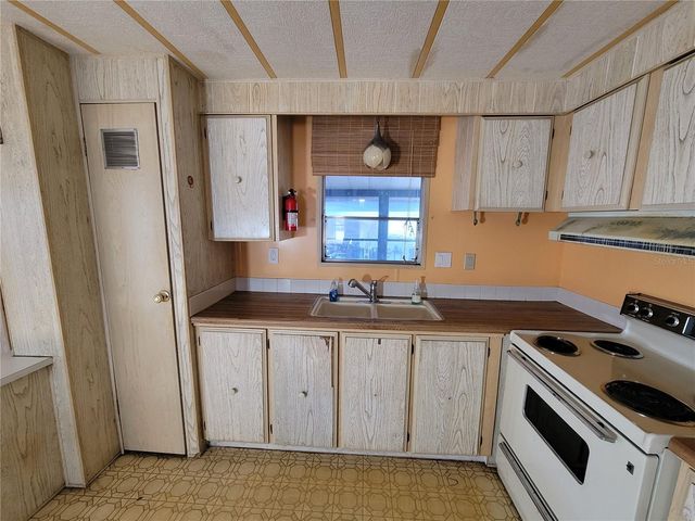 5021 HILL DRIVE, Zephyrhills, FL 33542