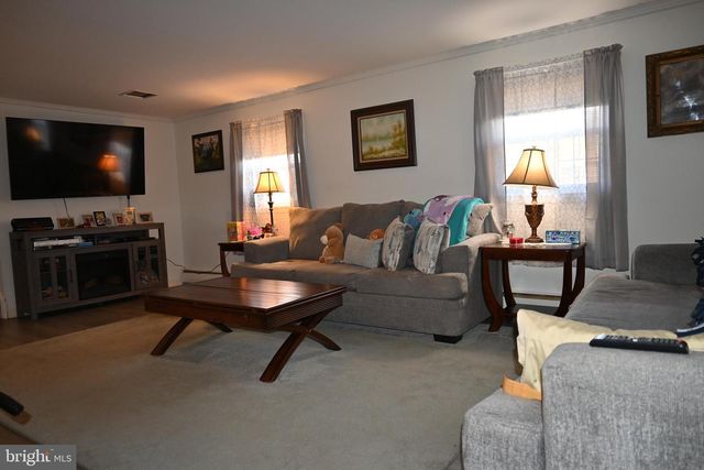 2345 CRESTVIEW LN, Aston, PA 19014