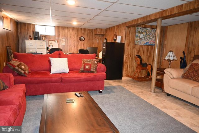 2345 CRESTVIEW LN, Aston, PA 19014