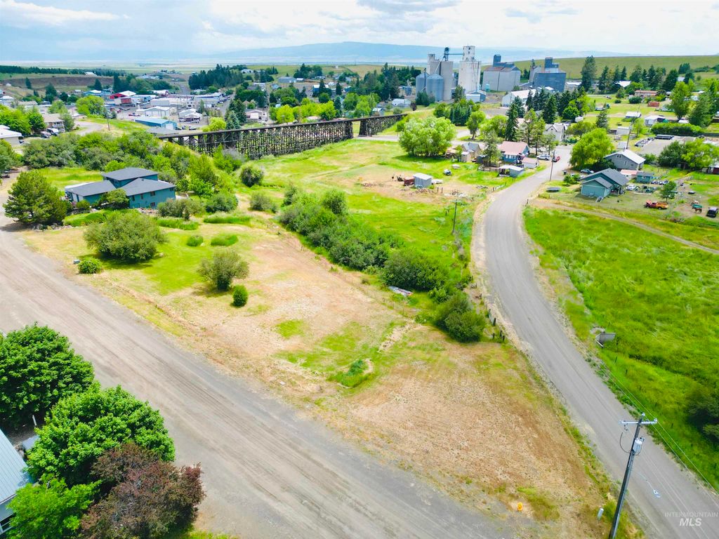 807 & 809 Trestle Drive, CottonWood, ID 83522