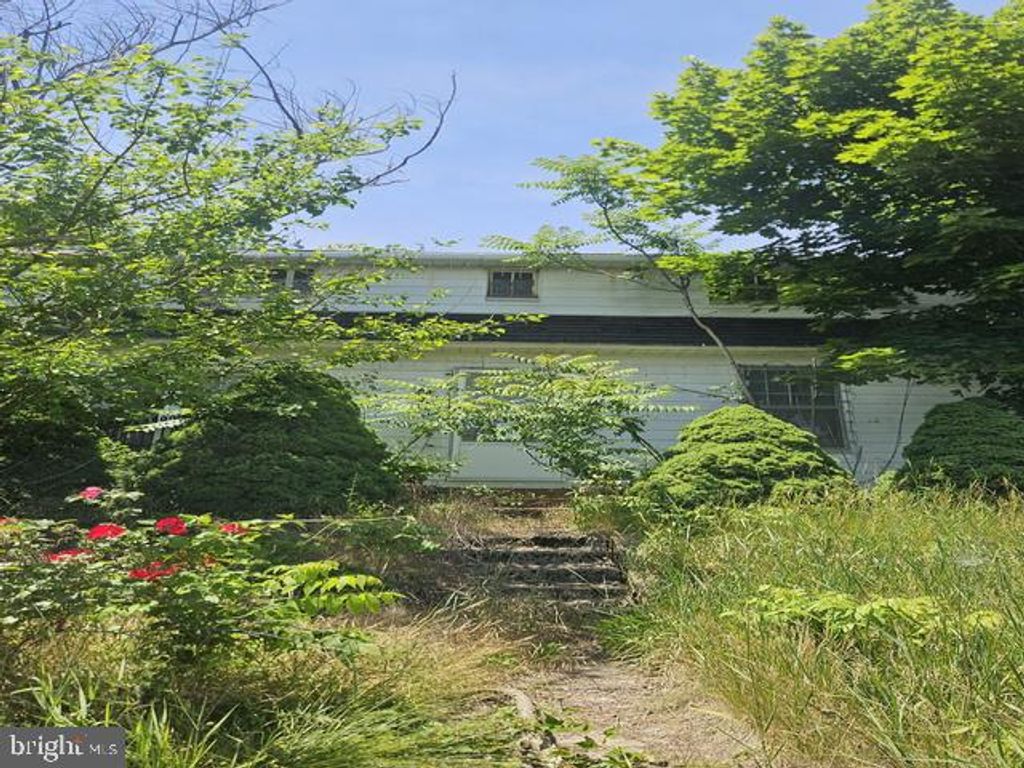 11489 ANTHONY HWY, Waynesboro, PA 17268