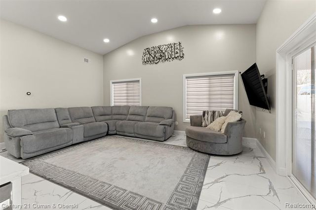 25520 Elon Drive, Dearborn Heights, MI 48127