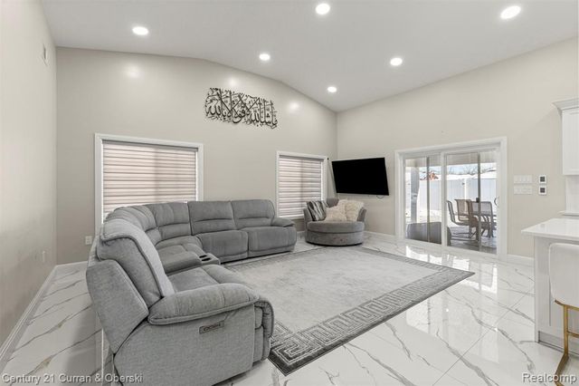 25520 Elon Drive, Dearborn Heights, MI 48127