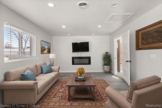 25520 Elon Drive, Dearborn Heights, MI 48127