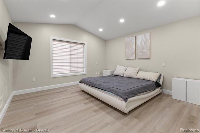 25520 Elon Drive, Dearborn Heights, MI 48127