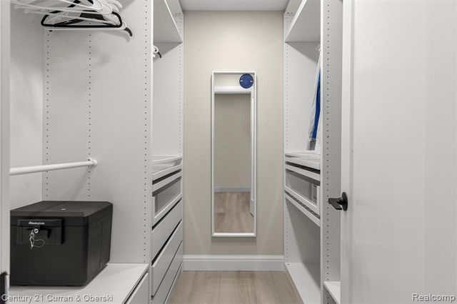 25520 Elon Drive, Dearborn Heights, MI 48127