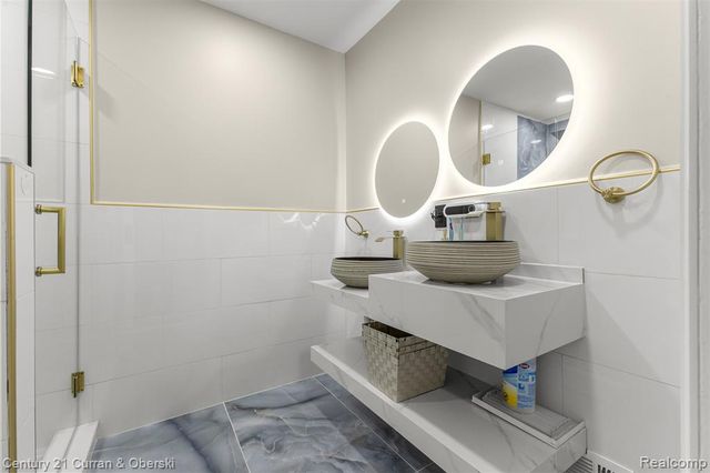 25520 Elon Drive, Dearborn Heights, MI 48127