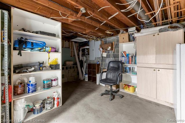 25520 Elon Drive, Dearborn Heights, MI 48127